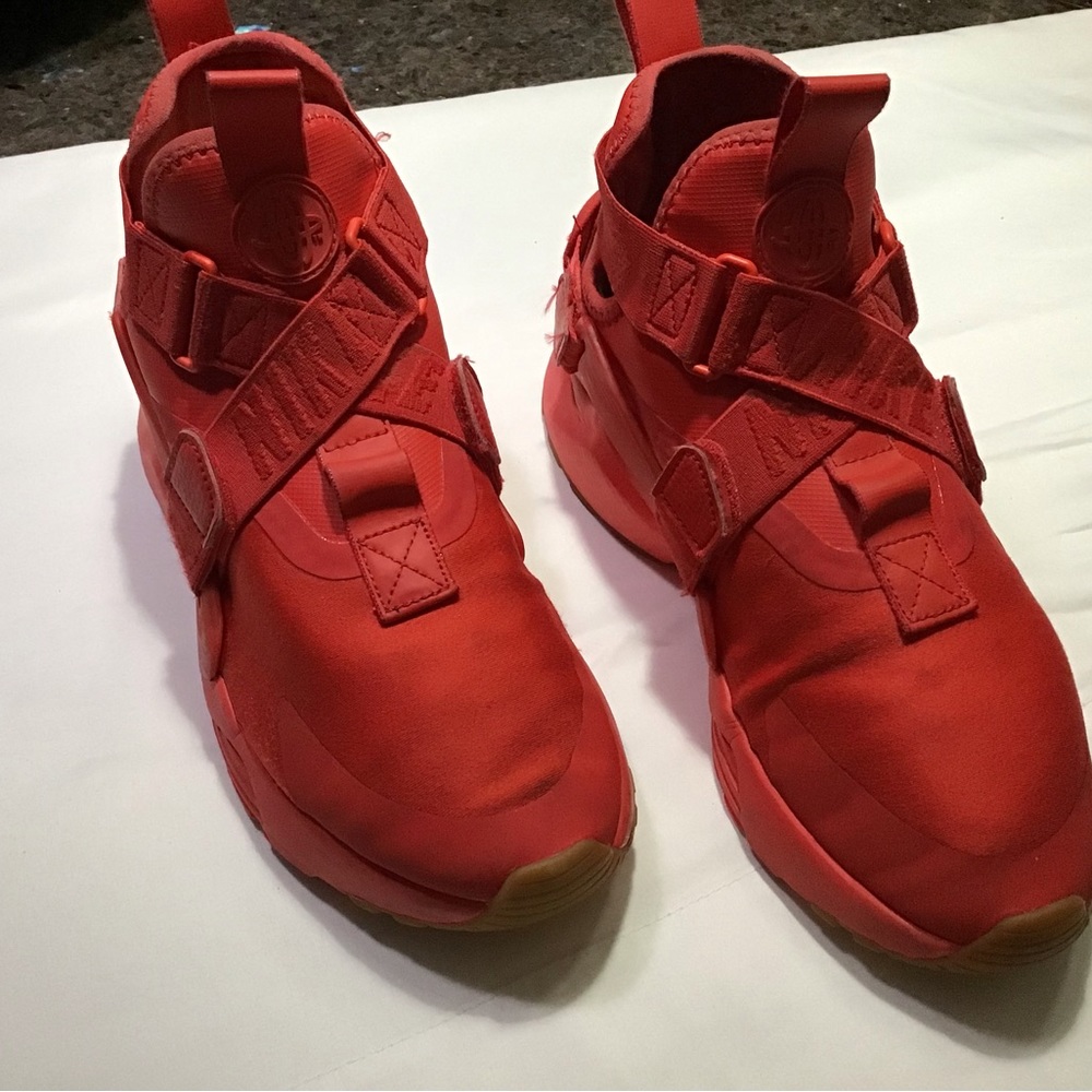 Woman’s Nike Huarache CitySpeed Running Shoes